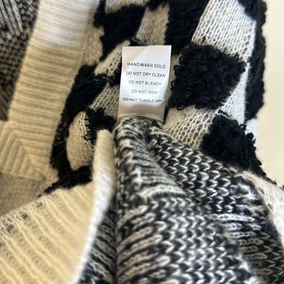 J.NNA Oversized Knit Checkered Pattern V-Neckline Sweater Womens Size Small - Picture 9 of 10